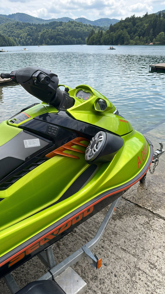 Sea Doo RXT 2007 | Caixas para colunas de 8"